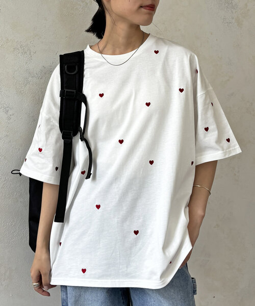 CPCM(シーピーシーエム)の「ハート刺繍T(Tシャツ/カットソー・レディース・オフホワイト/ネイビー/ベージュ/ブラック・FREE)」の2枚目の写真