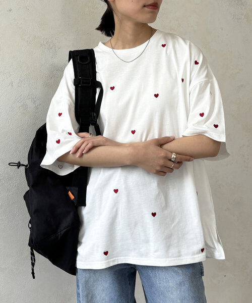 CPCM(シーピーシーエム)の「ハート刺繍T(Tシャツ/カットソー・レディース・オフホワイト/ネイビー/ベージュ/ブラック・FREE)」の6枚目の写真