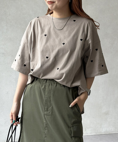 CPCM(シーピーシーエム)の「ハート刺繍T(Tシャツ/カットソー・レディース・オフホワイト/ネイビー/ベージュ/ブラック・FREE)」の13枚目の写真