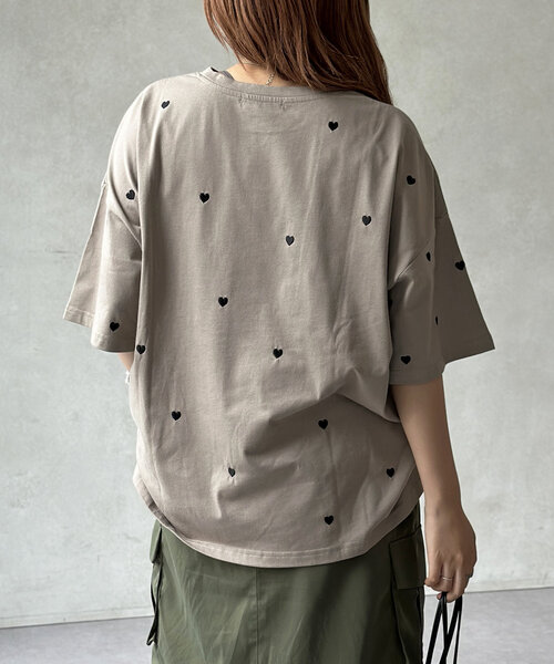 CPCM(シーピーシーエム)の「ハート刺繍T(Tシャツ/カットソー・レディース・オフホワイト/ネイビー/ベージュ/ブラック・FREE)」の15枚目の写真