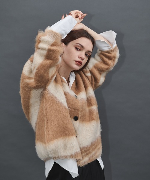 Shelly island（シェリーアイランド）の「アクセントブラッシュドカーディガン（カーディガン/ボレロ・レディース・ベージュ/ホワイト・FREE）」の18枚目の写真