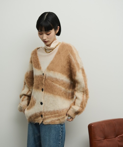 Shelly island（シェリーアイランド）の「アクセントブラッシュドカーディガン（カーディガン/ボレロ・レディース・ベージュ/ホワイト・FREE）」の5枚目の写真