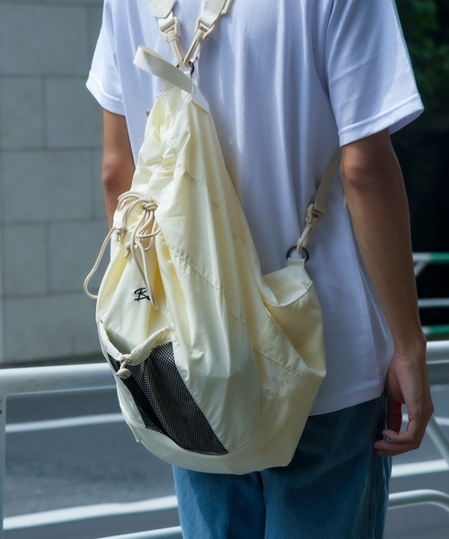 BEN DAVIS（ベンデイビス）の「【BEN DAVIS/ベンデイビス】ナイロンドロストーリングデイパック BDW-8365（バックパック/リュック・メンズ・ベージュ/オフホワイト/ブラック/カーキ・FREE）」の2枚目の写真