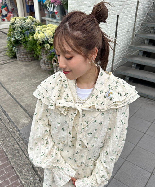 HELLO.SANFRANCISCO（ハローサンフランシスコ）の「【HELLO.SANFRANCISCO/ハローサンフランシスコ】フラワープリントマルチウェイフリルベルト（付け襟・レディース・アイボリー・ONE SIZE）」の17枚目の写真