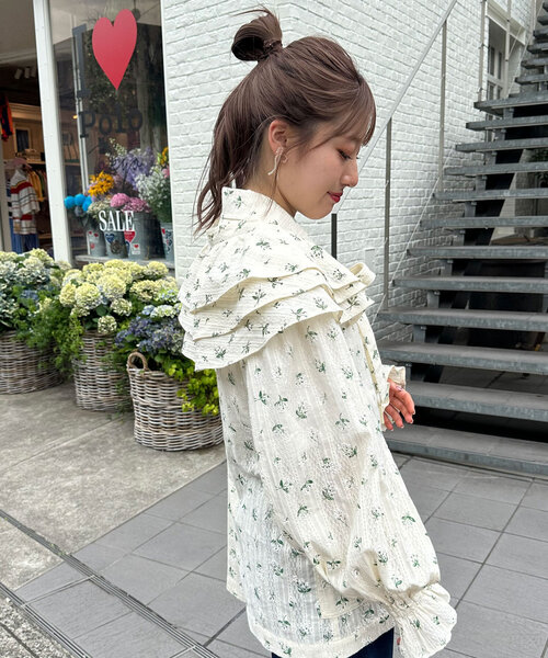 HELLO.SANFRANCISCO（ハローサンフランシスコ）の「【HELLO.SANFRANCISCO/ハローサンフランシスコ】フラワープリントマルチウェイフリルベルト（付け襟・レディース・アイボリー・ONE SIZE）」の16枚目の写真