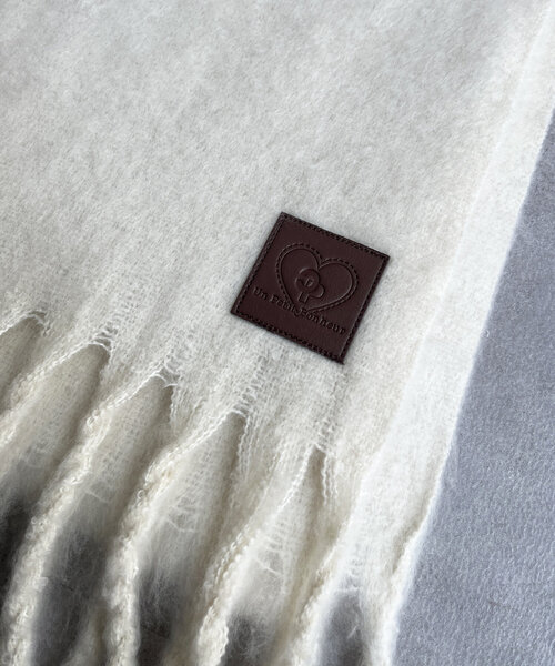 CPCM（シーピーシーエム）の「ふわふわバルキーマフラー（マフラー・レディース・ベージュ/アイボリー/オレンジ/グレー/サックスブルー・FREE）」の9枚目の写真