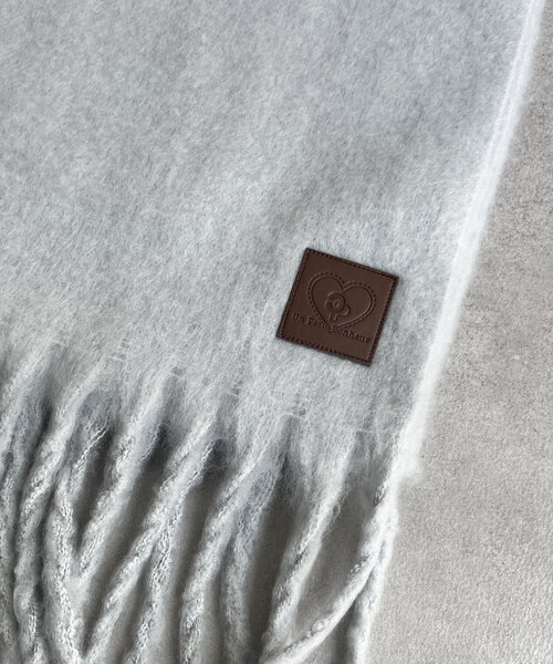 CPCM（シーピーシーエム）の「ふわふわバルキーマフラー（マフラー・レディース・ベージュ/アイボリー/オレンジ/グレー/サックスブルー・FREE）」の11枚目の写真