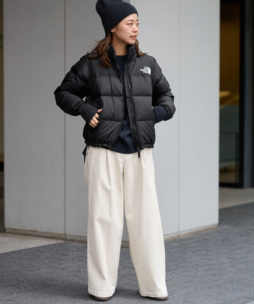 THE NORTH FACE(ザノースフェイス)の「《再入荷!》毎年大好評の1着。【THE NORTH FACE】 Short Nuptse Jacket:ダウンジャケット(ダウンジャケット/コート・レディース・ライトグレー/ブラック・MEDIUM)」の4枚目の写真