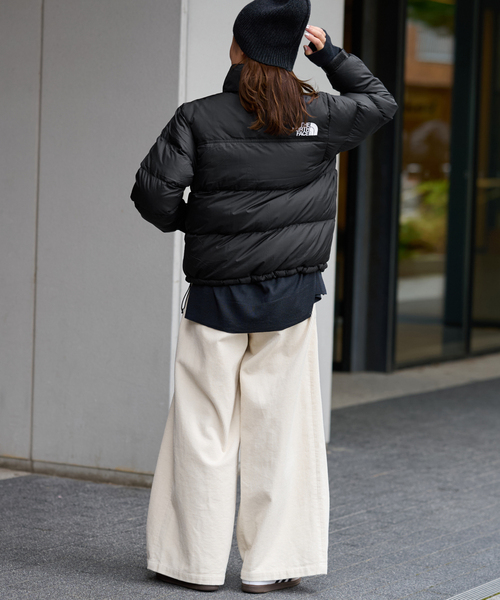 THE NORTH FACE(ザノースフェイス)の「《再入荷!》毎年大好評の1着。【THE NORTH FACE】 Short Nuptse Jacket:ダウンジャケット(ダウンジャケット/コート・レディース・ライトグレー/ブラック・MEDIUM)」の6枚目の写真