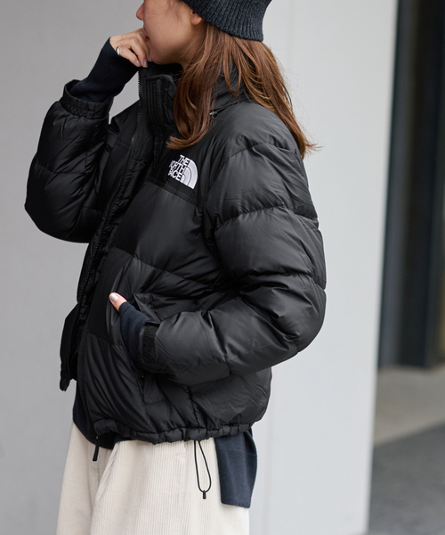 THE NORTH FACE(ザノースフェイス)の「《再入荷!》毎年大好評の1着。【THE NORTH FACE】 Short Nuptse Jacket:ダウンジャケット(ダウンジャケット/コート・レディース・ライトグレー/ブラック・MEDIUM)」の9枚目の写真