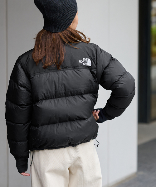 THE NORTH FACE(ザノースフェイス)の「《再入荷!》毎年大好評の1着。【THE NORTH FACE】 Short Nuptse Jacket:ダウンジャケット(ダウンジャケット/コート・レディース・ライトグレー/ブラック・MEDIUM)」の10枚目の写真