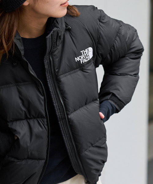 THE NORTH FACE(ザノースフェイス)の「《再入荷!》毎年大好評の1着。【THE NORTH FACE】 Short Nuptse Jacket:ダウンジャケット(ダウンジャケット/コート・レディース・ライトグレー/ブラック・MEDIUM)」の11枚目の写真