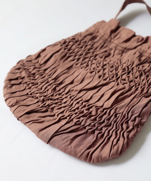 Crisp（クリスプ）の「ハンドスモッキングショルダーバッグ（ショルダーバッグ・レディース・キャメル/ダークブラウン・FREE）」の5枚目の写真