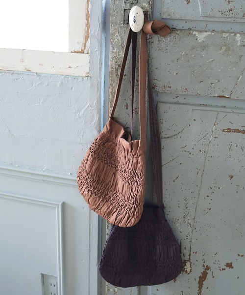 Crisp（クリスプ）の「ハンドスモッキングショルダーバッグ（ショルダーバッグ・レディース・キャメル/ダークブラウン・FREE）」の12枚目の写真