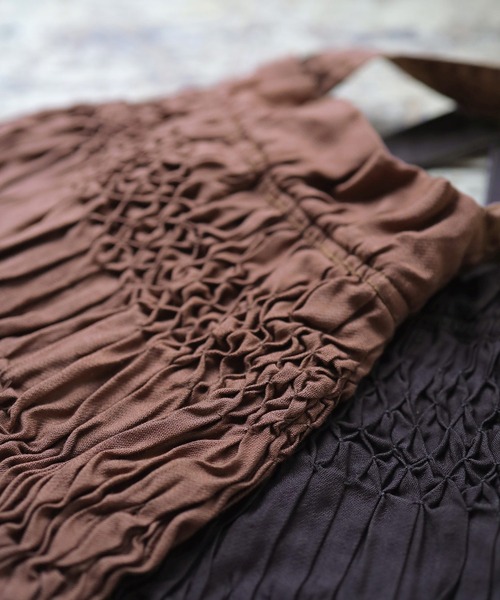 Crisp（クリスプ）の「ハンドスモッキングショルダーバッグ（ショルダーバッグ・レディース・キャメル/ダークブラウン・FREE）」の14枚目の写真