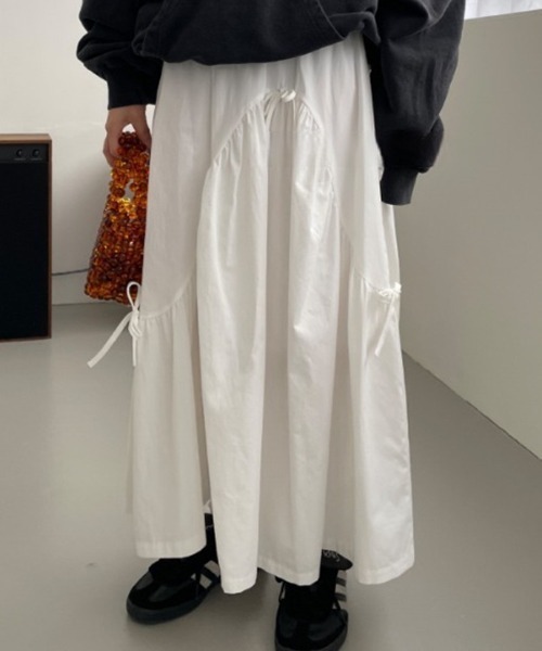 Vipoa(ヴィポア)の「ribbon flare skirt(スカート・レディース・ブラック/ホワイト・FREE)」の3枚目の写真