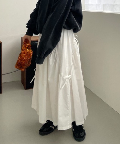 Vipoa(ヴィポア)の「ribbon flare skirt(スカート・レディース・ブラック/ホワイト・FREE)」の4枚目の写真