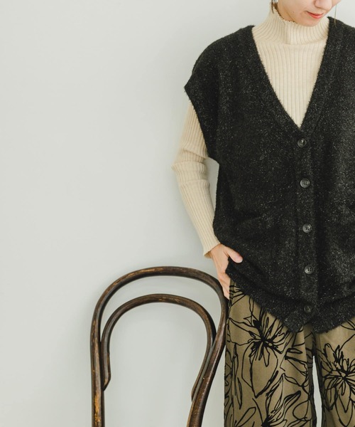 ITEMS URBANRESEARCH(アイテムズ アーバンリサーチ)の「ニットジレ(ベスト・レディース・ライトグレー/ブラック・FREE)」の2枚目の写真