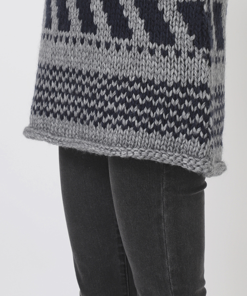 Torrazzo Donna(トラッゾドンナ)の「【TORRAZZO DONNA/トラッゾドンナ】HandKnitted Cowichan Vest:ニットベスト(ベスト・レディース・チャコールグレー/アイボリー・FREE)」の4枚目の写真