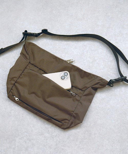 TIMELESS COMFORT（タイムレスコンフォート）の「SOLEIL(ソレイユ) アンドノーマリーショルダーバッグ（ショルダーバッグ・レディース・ブラック/グレー/ブラウン/パープル・ONE SIZE）」の7枚目の写真