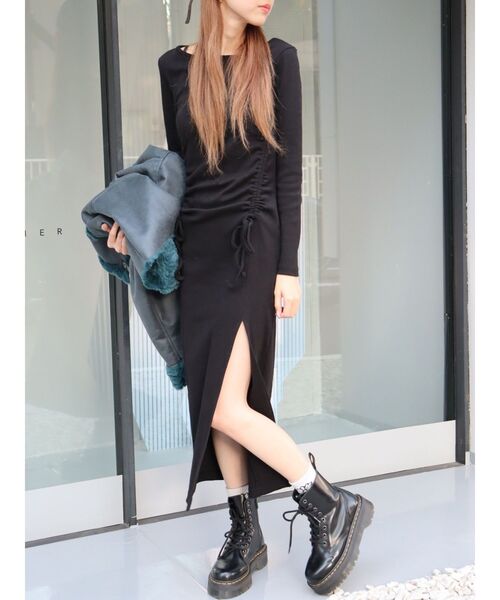 EVRIS(エヴリス)の「ドロストギャザーロングワンピース(ワンピース・レディース・ブラック/ブルー/チャコールグレー・FREE)」の18枚目の写真