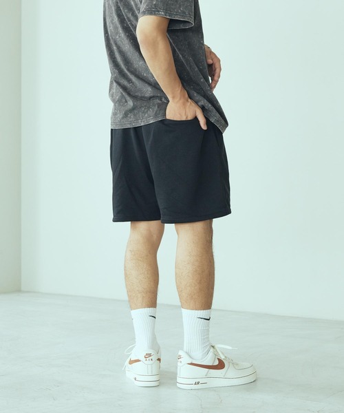 NIKE(ナイキ)の「《セットアップ対応商品》ナイキ クラブ メンズ フレンチ テリー フロー ショートパンツ / Nike Club Men's French Terry Flow Shorts FN3521-010 Black(スウェットパンツ・メンズ・ブラック・L/XL/S/M/2XL)」の11枚目の写真