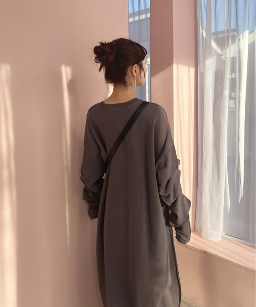 Olu.（オルドット）の「スリーブタックスウェットワンピース（ワンピース・レディース・ライトグレー/チャコールグレー・0/1）」の15枚目の写真