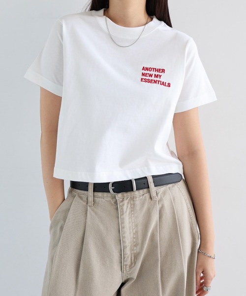 ANME(アンメ)の「【新色追加】ANME刺繍ロゴミニTシャツ(Tシャツ/カットソー・レディース・ホワイト×ブラック/グレー系その他/ホワイト×レッド/ホワイト×ブルー/ブラック×ホワイト/ライトグレー系/ベージュ系その他/ホワイト×グレー・M/L)」の2枚目の写真