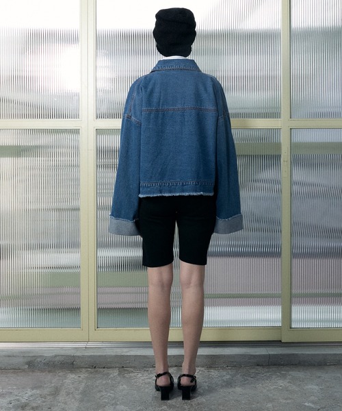 le ELMi（ルエルミ）の「Roll-up fringe denim jacket / ロールアップ フリンジ デニムジャケット【セットアップ対応】（デニムジャケット・レディース・ブラック/ブルー・FREE）」の9枚目の写真