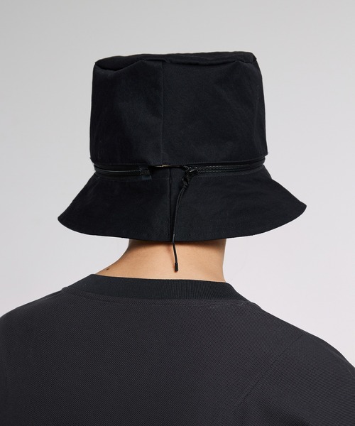 JNBY（ジェーエヌビーワイ）の「2-way Zip-off Crown Bucket Hat / 2wayバケットハット（ハット・メンズ・ブラック/ベージュ・ONE SIZE）」の4枚目の写真