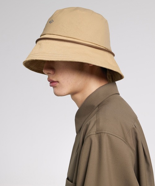 JNBY（ジェーエヌビーワイ）の「2-way Zip-off Crown Bucket Hat / 2wayバケットハット（ハット・メンズ・ブラック/ベージュ・ONE SIZE）」の14枚目の写真