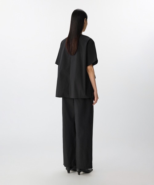 JNBY(ジェーエヌビーワイ)の「Breeze Tie Asym Shirt / リボンシャツブラウス(シャツ/ブラウス・レディース・ブラック/ホワイト・40/38/36)」の16枚目の写真