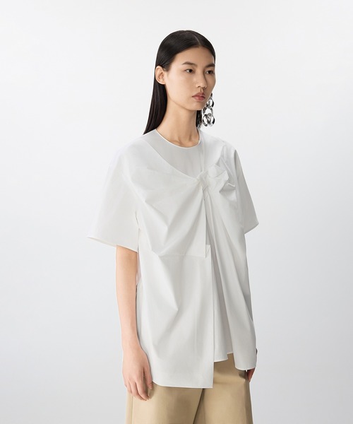 JNBY(ジェーエヌビーワイ)の「Breeze Tie Asym Shirt / リボンシャツブラウス(シャツ/ブラウス・レディース・ブラック/ホワイト・40/38/36)」の3枚目の写真