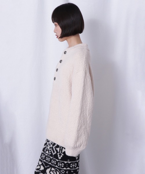 ROSE BUD(ローズバッド)の「(GENE HEAVENS)コンチョボタン モコモコ ヘンリーネックトップス(ニット/セーター・レディース・ホワイト/ブラック/ベージュ・ONE SIZE)」の9枚目の写真
