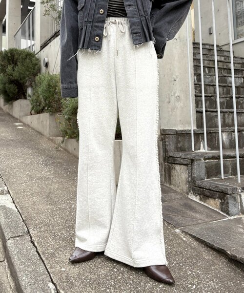 CIAOPANIC TYPY（チャオパニックティピー）の「フリンジ微フレアスウェットパンツ（その他パンツ・レディース・オフホワイト/グレー・ONE SIZE）」の2枚目の写真