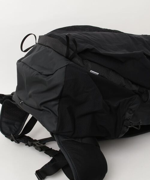 Mammut(マムート)の「デュカン 32 / Ducan 32 Women(バックパック/リュック・レディース・ブラック/ホワイト・32L)」の4枚目の写真