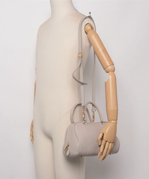 CHRISTIAN VILLA（クリスチャンヴィラ）の「【CHRISTIAN VILLA/クリスチャンヴィラ】 シュリンクレザー ミニボストン 2WAYショルダーバッグ（ボストンバッグ・レディース・ブラック/アイボリー/グレー・FREE）」の7枚目の写真