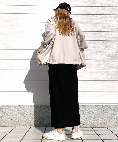 Q(キュー)の「ライトダンボール ドルマンブルゾン(ブルゾン・レディース・ベージュ/ネイビー・MEDIUM)」の21枚目の写真