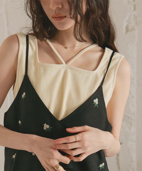 titivate（ティティベイト）の「前後2wayデザインリブタンクトップ（タンクトップ・レディース・グレイッシュベージュ/アイボリー/ブラック/ブラウン/チャコール/イエロー・S/M/L）」の6枚目の写真