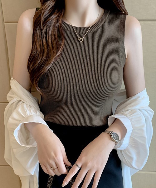 SallyLunn(サリーラン)の「【大人のきれい見え】リブハイネックノースリーブトップス(Tシャツ/カットソー・レディース・アイボリー/ブラック/ホワイト/ブラウン/ダークブラウン/ベージュ/ネイビー・FREE)」の5枚目の写真