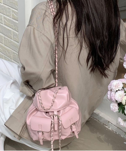 FINEnough(ファインナフ)の「ダブルポケットチェーンひもナップサック(ショルダーバッグ・レディース・グレー/ピンク/ホワイト/ブラック・FREE)」の4枚目の写真