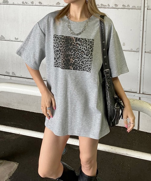 FENDI jeansヒョウ柄 Vネック 半袖Tシャツ 新品タグ付き FENDI jeansヒョウ柄 Vネック 半袖Tシャツ 新品タグ付き - メルカリ
