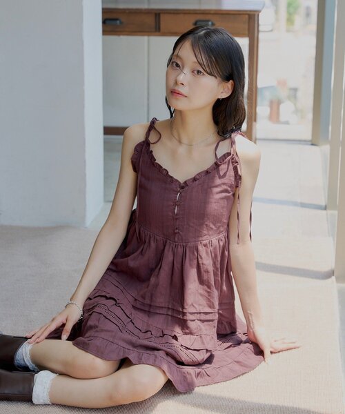 Chico（チコ）の「【WEB限定追加】肩リボンコットンレースフリルキャミミニワンピ（ワンピース・レディース・ブルー/ブラック/ホワイト/レッド系その他2/ネイビー/ブラウン・FREE）」の4枚目の写真