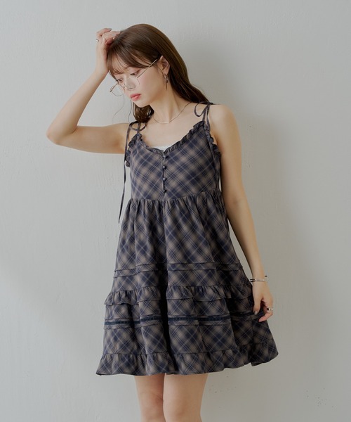 Chico（チコ）の「【WEB限定追加】肩リボンコットンレースフリルキャミミニワンピ（ワンピース・レディース・ブルー/ブラック/ホワイト/レッド系その他2/ネイビー/ブラウン・FREE）」の14枚目の写真