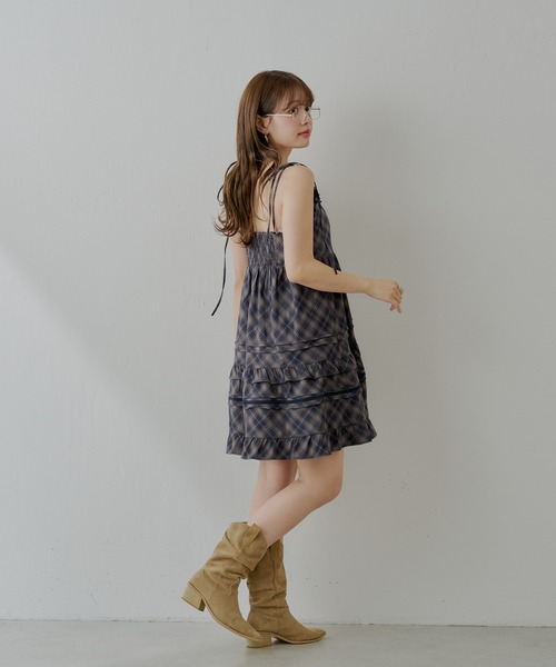 Chico（チコ）の「【WEB限定追加】肩リボンコットンレースフリルキャミミニワンピ（ワンピース・レディース・ブルー/ブラック/ホワイト/レッド系その他2/ネイビー/ブラウン・FREE）」の18枚目の写真