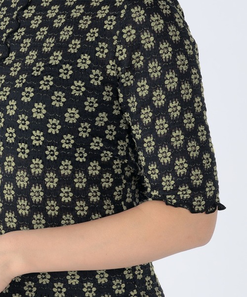 CECIL McBEE(セシルマクビー)の「花柄ジャガードレースメロー半袖トップス(Tシャツ/カットソー・レディース・アイボリー/サックスブルー/ブラック・MEDIUM/LARGE)」の11枚目の写真