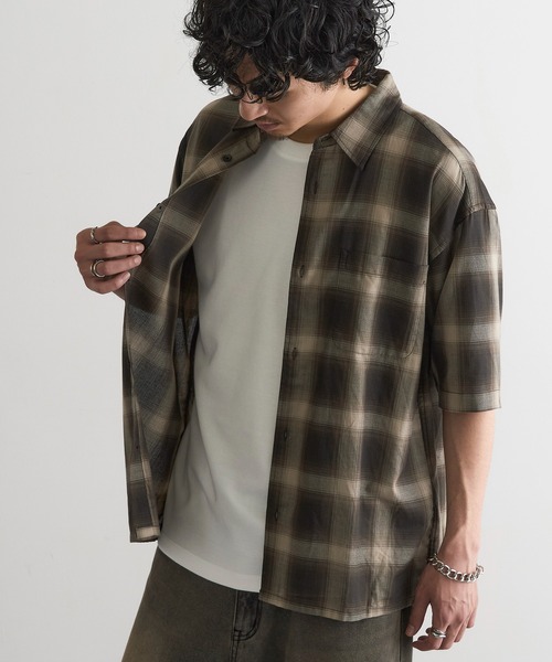 MAGASIN DE MODE Brew(マガジンデモードブリュー)の「【MAGASIN DE MODE Brew】シャツ+Tシャツ 2点セット オンブレチェック半袖アンサンブルシャツ / MNY(Tシャツ/カットソー・メンズ・ホワイト系1/ブラック系1/グレー系1・M/L/2L)」の1枚目の写真