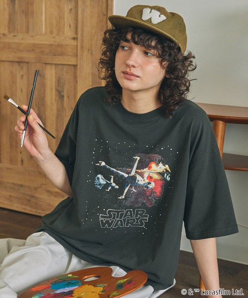 STAR WARS（スターウォーズ）の「STAR WARS / スター・ウォーズ / 別注 アソート グラフィックプリント 半袖Tシャツ（Tシャツ/カットソー・レディース・ネイビー/ブラック系/スミクロ・FREE）」の2枚目の写真