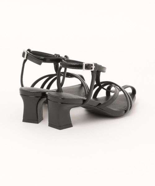 MOUSSY(マウジー)の「POINTED CROSS STRAP サンダル(サンダル・レディース・ブラック/シルバー・LARGE/SMALL/MEDIUM)」の3枚目の写真