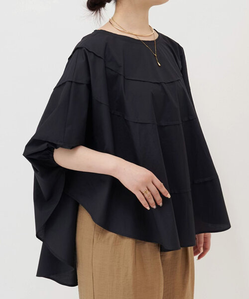 LIVETART（リヴェタート）の「シェルポンチョブラウス（シャツ/ブラウス・レディース・ブラック/ホワイト・FREE）」の2枚目の写真